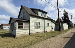 110 E Mcmillan Avenue, Newberry, MI 49868