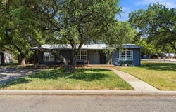 912 Apple St, Fredericksburg, TX 78624