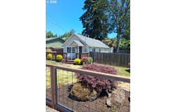 1055 COLUMBIA Ave, Gladstone, OR 97027