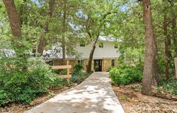 2127 Los Robles Street, Grapevine, TX 76051