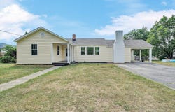 1127 Highland Rd, Salem, VA 24153