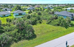 148 Spring Dr, FL 33947