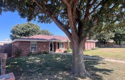 807 Arrah Avenue, Friona, TX 79035