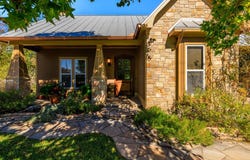 806 E Highway St, Fredericksburg, TX 78624