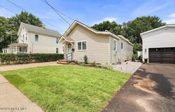 19 Manchester Avenue, Keyport, NJ 07735