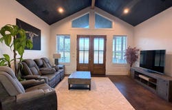 729 SKYLINE DR, Blanco, TX 78606