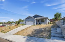 359 SW MADISON St, Madras, OR 97741