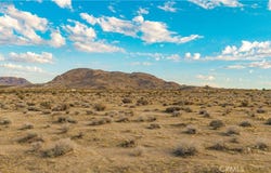 56220 University Boulevard, Landers, CA 92285