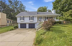 502 NE Fox Trail Drive, Blue Springs, MO 64014