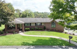102 Thomas Dr, White Oak, PA 15131