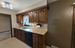 1113 N Cedar St, Luverne, MN 56156