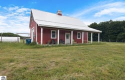 7946 Valley Road, Honor, MI 49640