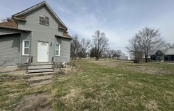 213 E Main Street, Seymour, IA 52590