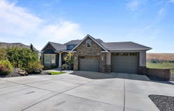 73403 E Grand Bluff Loop, Kennewick, WA 99338