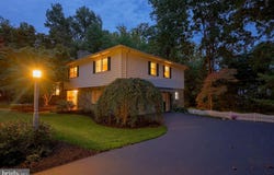 1222 HILLCREST Road, AKRON, PA 17501