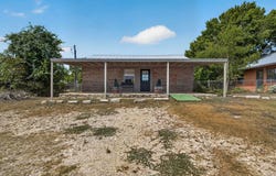 11 MAIN ST, Blanco, TX 78606
