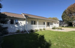 1573 5th Ave SE, Sioux Center, IA 51250