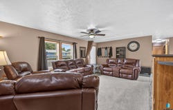 809 S McKinley St, Lennox, SD 57039
