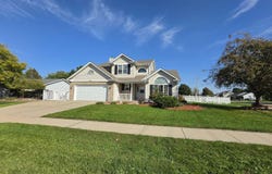 1304 N Wuthering Hills Drive, Janesville, WI 53546