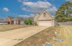 5408 Deerfield Dr, Jonesboro, AR 72404