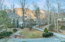 180 Hemlock Loop, Maggie Valley, NC 28751