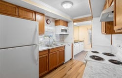 105 FLORENCE Boulevard, DEBARY, FL 32713
