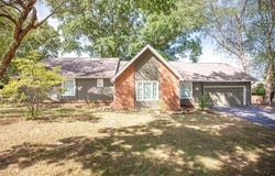 8206 Oakmont Drive, Nixa, MO 65714