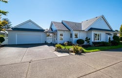 2672 HAZELNUT Dr, Woodburn, OR 97071
