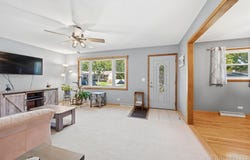194 Patrick Drive, South Elgin, IL 60177