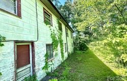 141 10th Avenue SE, Hickory, NC 28602