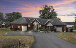 14 Lancelot Road, Naples, ME 04055
