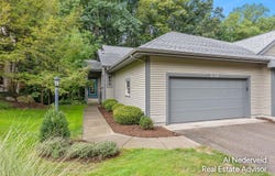 2126 S Cross Creek Drive SE, Grand Rapids, MI 49508