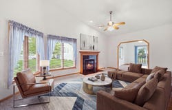 W206N16187 Stonebrook Dr, Jackson, WI 53037