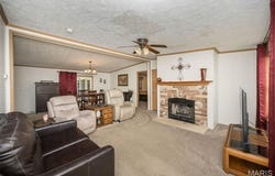 218 S Warren Drive, Winfield, MO 63389