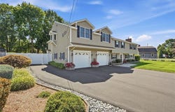 4 Roosevelt Drive, Bristol, RI 02809