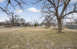 222 S Division Street, Lowell, MI 49331
