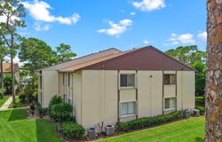 324 KNOTTY PINE Circle, Greenacres, FL 33463