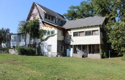 409 E College Street, Aurora, MO 65605