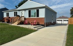 7270 Glenn Oval Drive, Parma, OH 44130