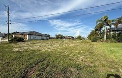 3009 SW 11th Place, Cape Coral, FL 33914