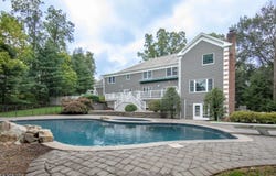 12 Oak Hill Dr, Bernards Twp., NJ 07920-2400