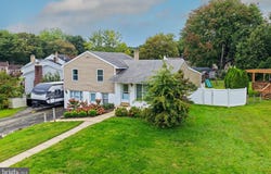 2232 E HELMS MNR, UPPER CHICHESTER, PA 19061
