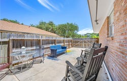 843 Pine Ave, Rockport, TX 78382