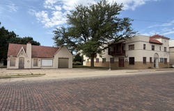 115 E 4th St, Pratt, KS 67124