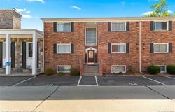 31831 Grand River Avenue, Farmington, MI 48336
