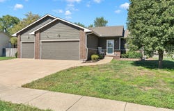 1055 E Splitwood Way Ct., Derby, KS 67037