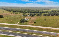 240 E Frontage Road, Victoria, TX 77905