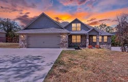 301 Eagle CRST, Poteau, OK 74953