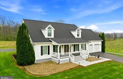 25 MISH Road, BUNKER HILL, WV 25413