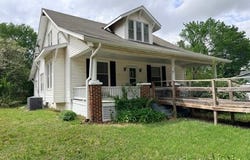 991 English Ave, Marshall, MO 65340